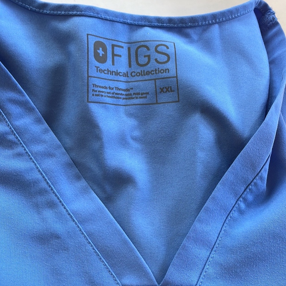 Figs scrubs size XXL top and pants in ceil blue